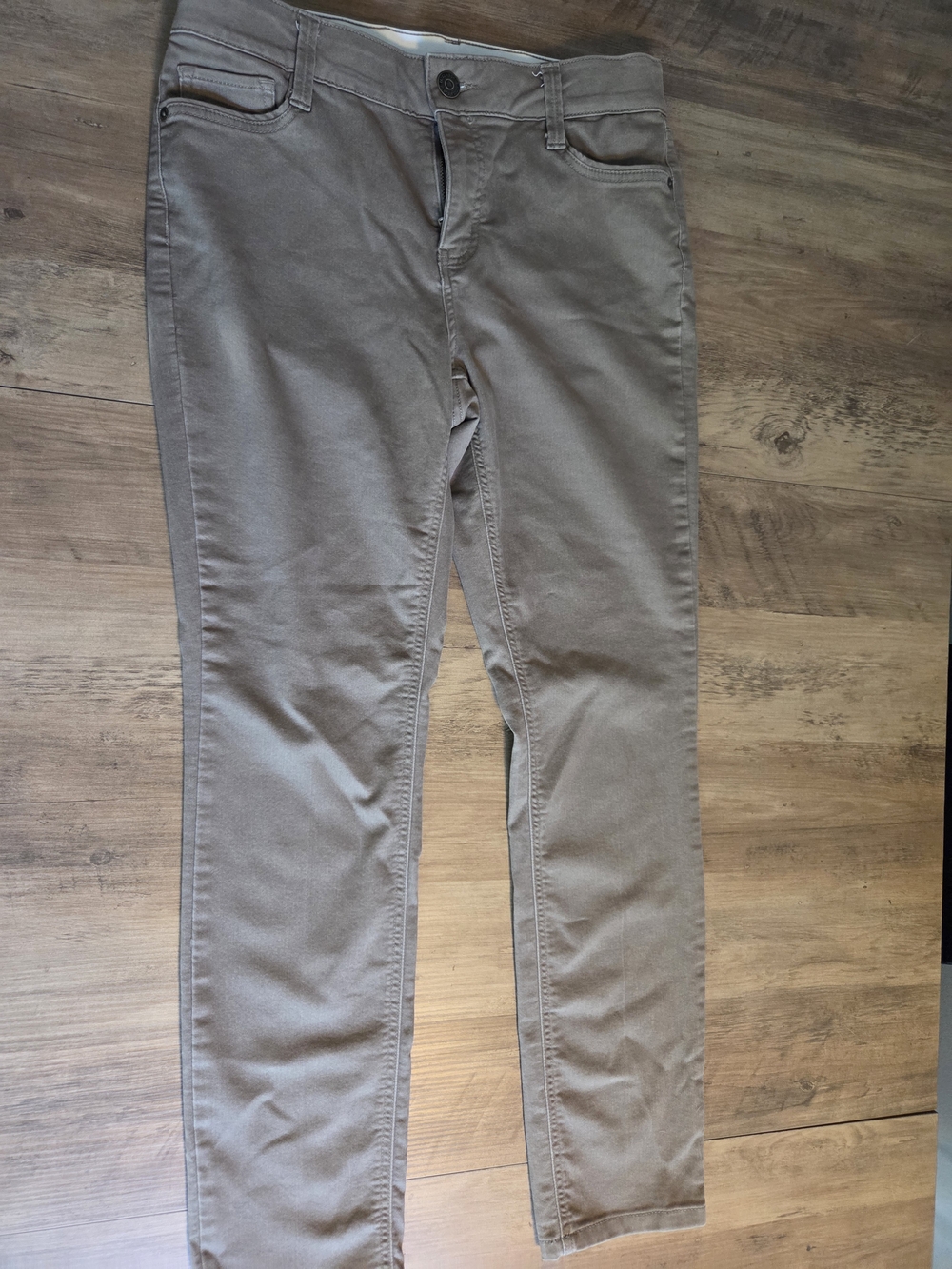 Liz Claiborne Straight Leg Pants in Taupe